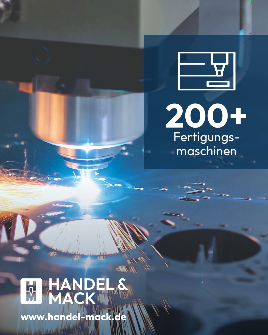 Post 200 plus Fertigungsmaschinen, Foto vom Laserschneiden mit Funkenflug